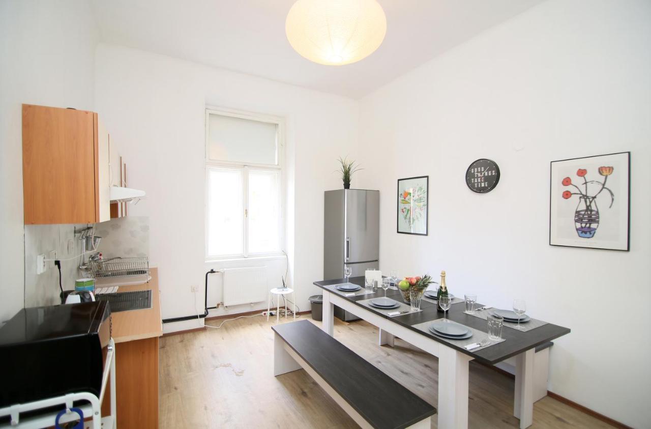 Beautiful Ujezd Apartamento