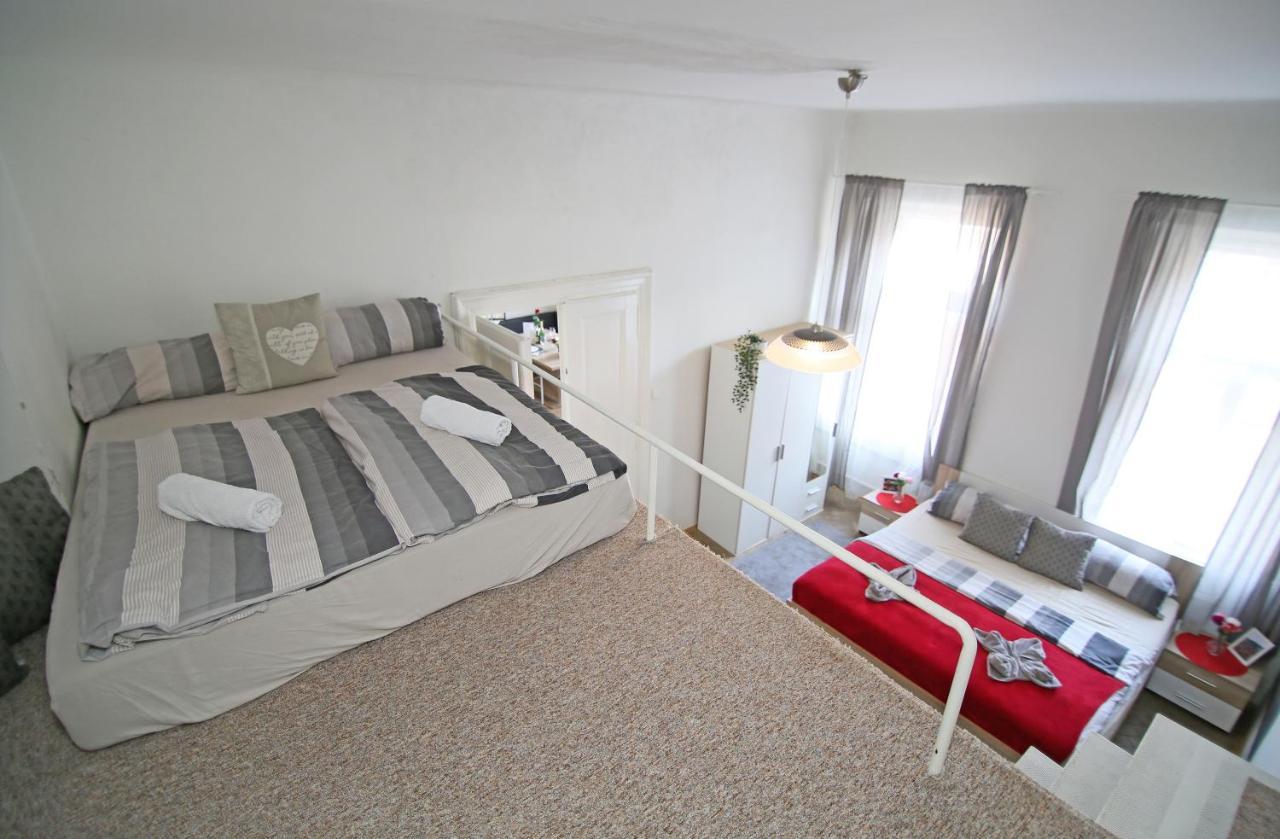 Beautiful Ujezd Apartamento